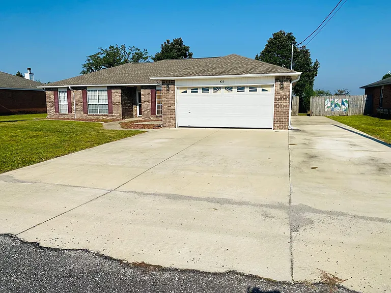 425 Mara Dr — Photo 4