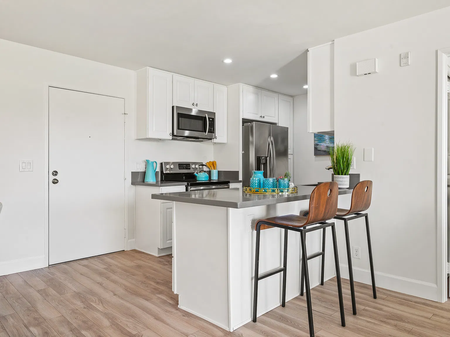 2 bed, 1023 sqft, $3,195 — Photo 4