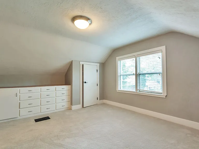 4858 S Viewmont St — Photo 42