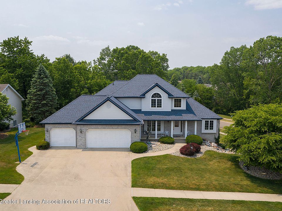 1st image of 800 Woodbury Dr