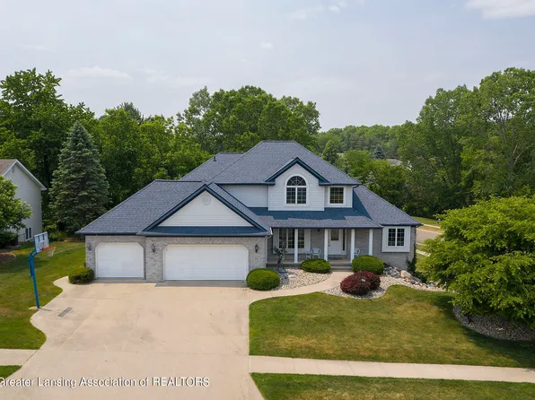 800 Woodbury Dr, Grand Ledge, MI 48837