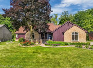 4879 Moonglow Dr, Troy, MI 48098