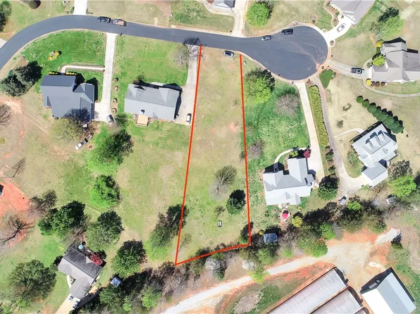 114 Falcons View Ct, Walhalla, SC 29691