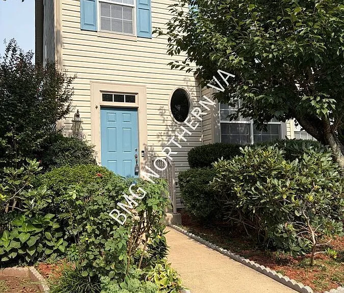 10230 Magnolia Grove Dr — Photo 1