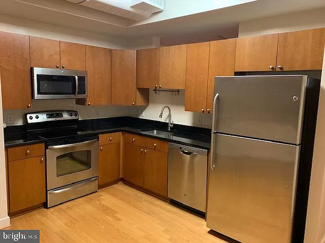 155 Potomac Psge #408 — Photo 14