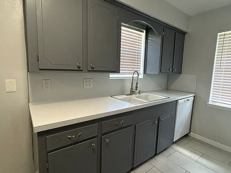2512 Cherry Ln — Photo 9