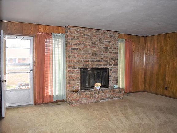 4th image of 437 Gibson Dr