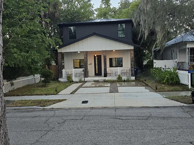 319 W West St — Photo 36
