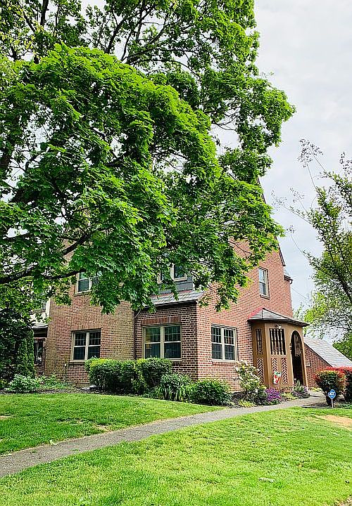2nd image of 401 Rosebank Ave