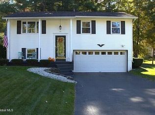 23 Whipple Tree Rd, Ballston Spa, NY 12020