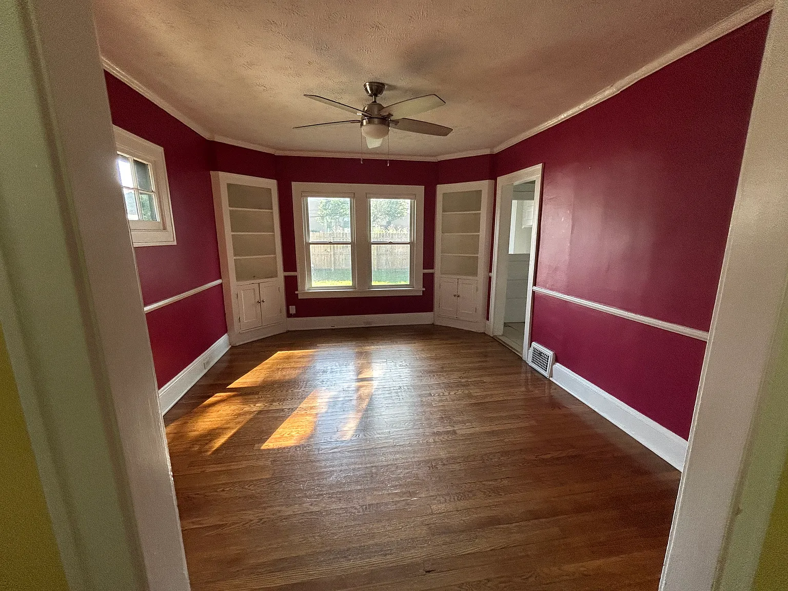 3 bed, 1.5 bath, 1284 sqft, $1,800 — Photo 4