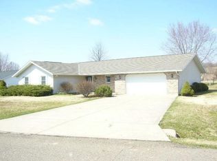6205 Southview Dr, Nashport, OH 43830