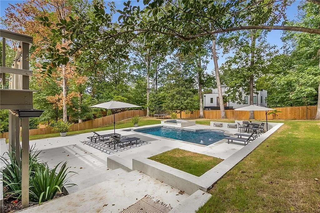 4 bed, 3.0 bath, 2750 sqft, $5,000 — Photo 2