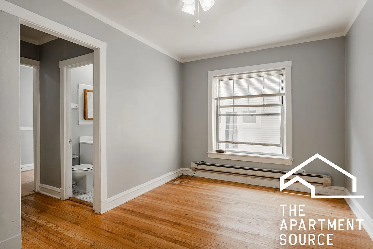 Building Photo - 3267 W Wrightwood Ave #1Y