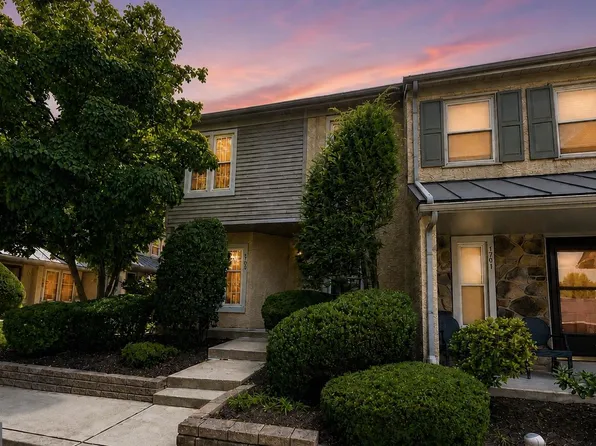 1700 Newmarket Ct, West Chester, PA 19382