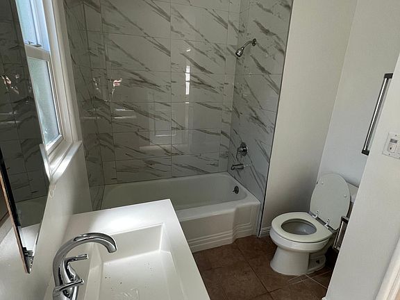 4th image of 17331 Gilmore St #1