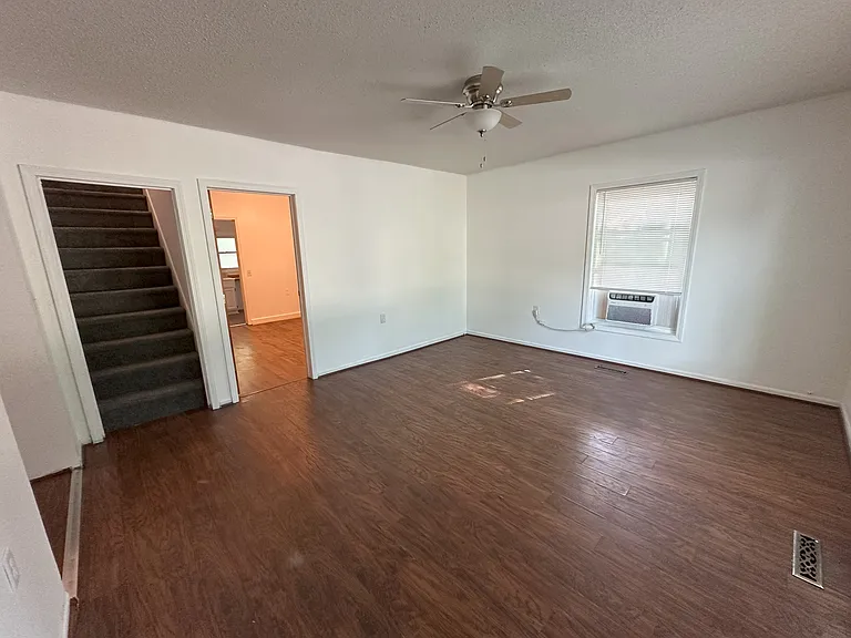 214 W Church St — Photo 20