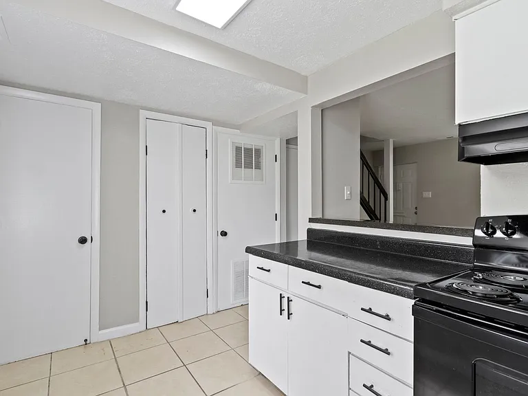 The Vistas Apartment Homes — Photo 32