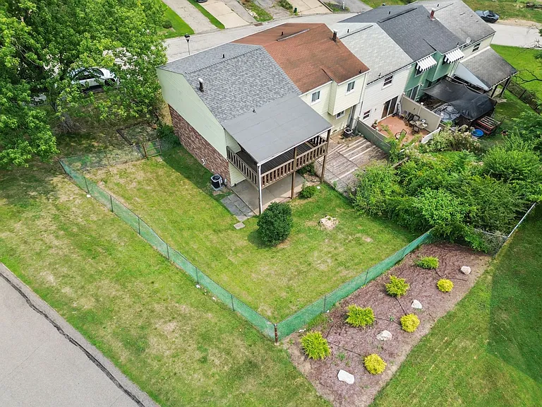 1105 Anna Ave — Photo 4