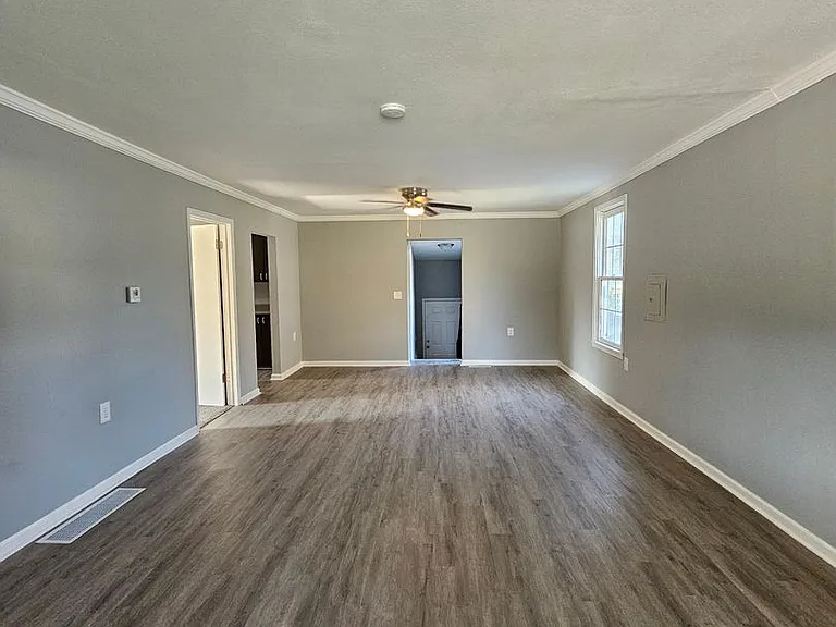 1038 E Division St — Photo 14