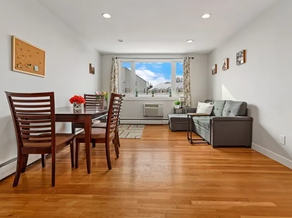 38 Carey Ave APT 11, Watertown, MA 02472