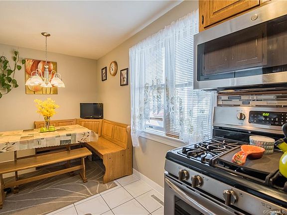 5th image of 243 Lawlor St APT 4A