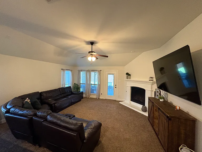 245 Palacios Pl — Photo 5