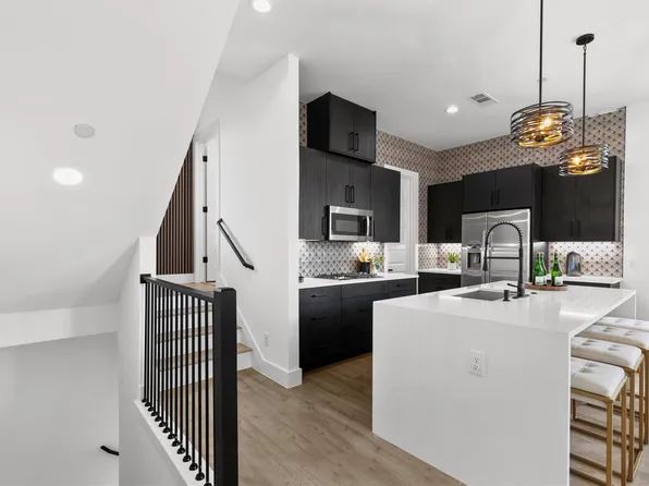 727 W 10th St, Dallas, TX