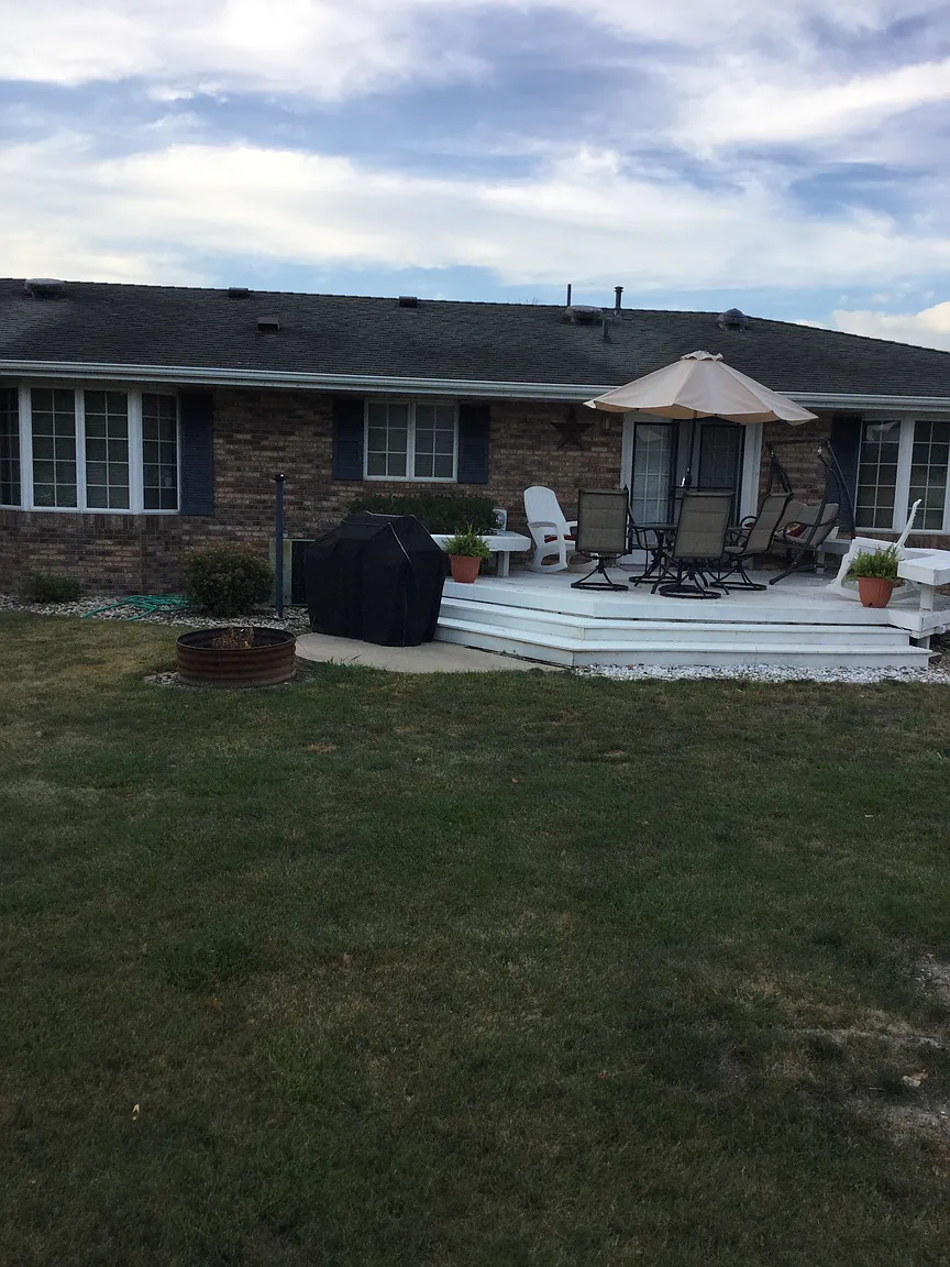 1125 Oakcrest Dr photo 1