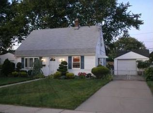 29 Cord Ln, Levittown, NY