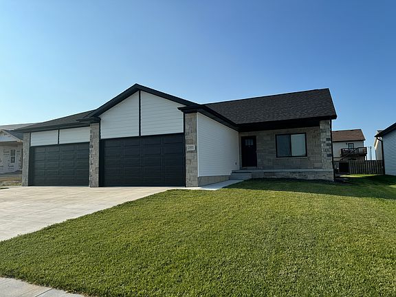 2nd image of 7601 Maxine Dr