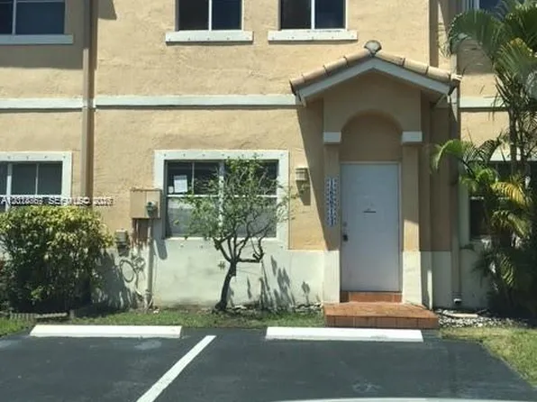 16614 NW 72nd Pl, Miami Lakes, FL 33014
