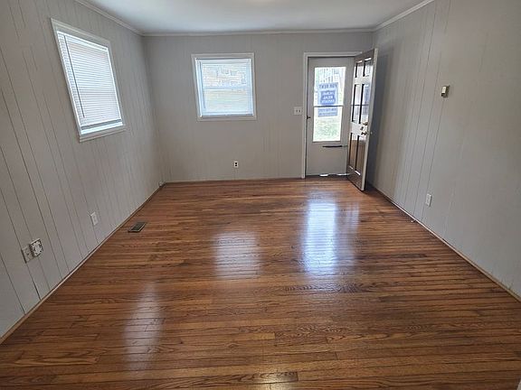 2nd image of 4848 Berl St