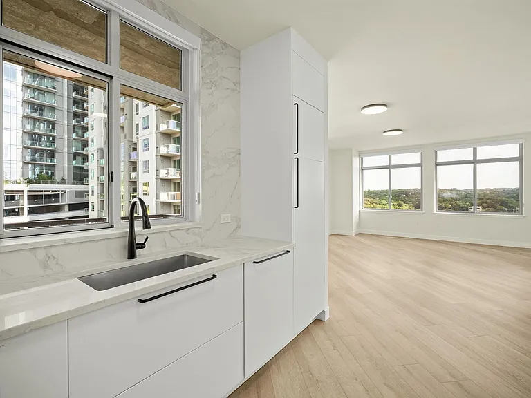 54 Rainey St #1201 — Photo 9