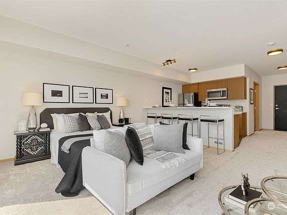 4th image of 1620 Belmont Avenue #429