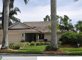 8680 Escondido Way E, Boca Raton, FL 33433