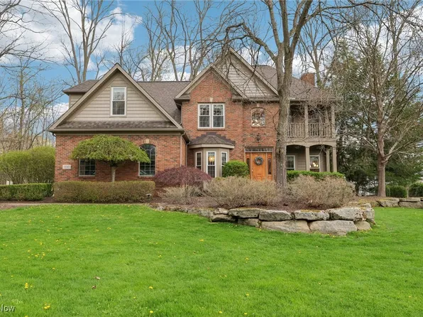 18345 Bent Tree Ln, Chagrin Falls, OH 44023