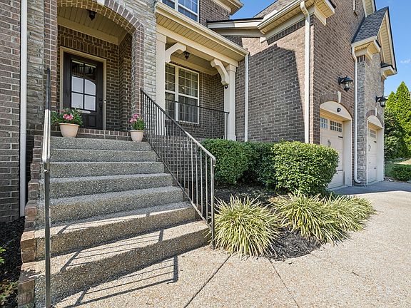 5th image of 208 Foxley Ct