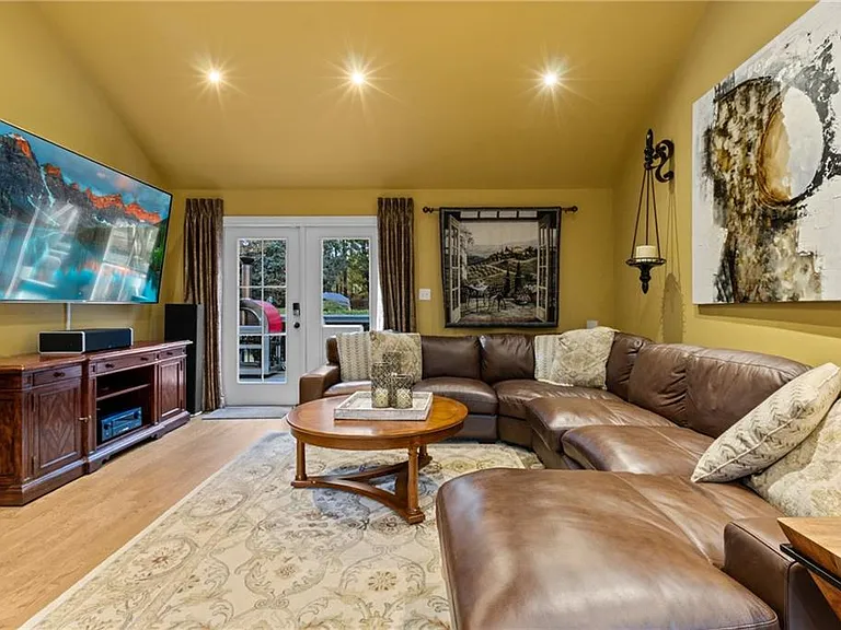 1532 Huntingdon Trl — Photo 20