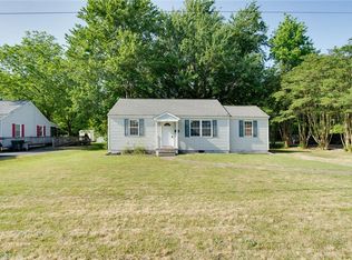 16 Butler Dr, Hampton, VA 23666