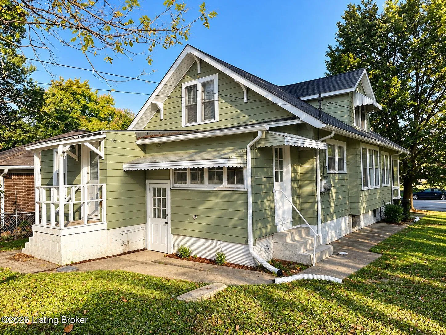 3 bed, 1.0 bath, 1200 sqft, $1,150 — Photo 1