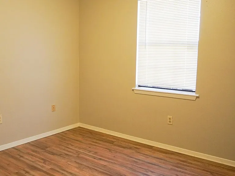 8539 Longwood View Ave — Photo 7
