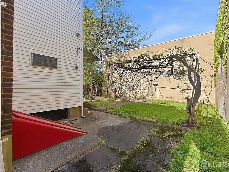 10 Garfield St — Photo 19