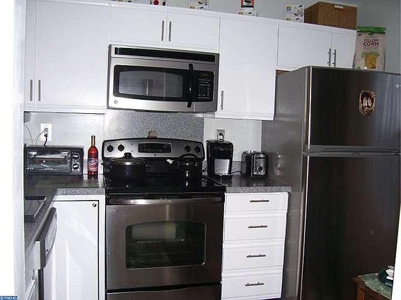 5th image of 330 Cashel Ct