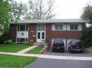 6414 Macarthur Dr, Woodridge, IL 60517