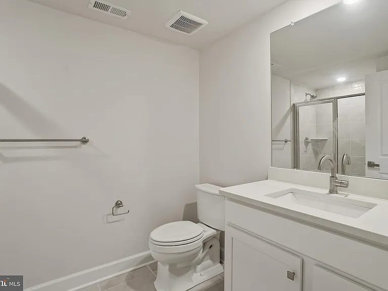 411 W Ponds Edge Dr — Photo 28