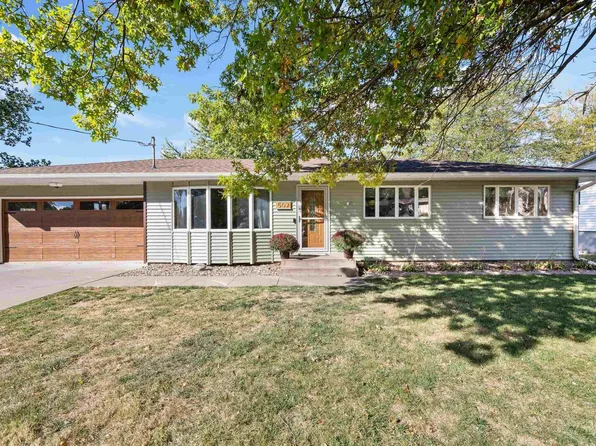 507 N Bush St, Reynolds, IL 61279