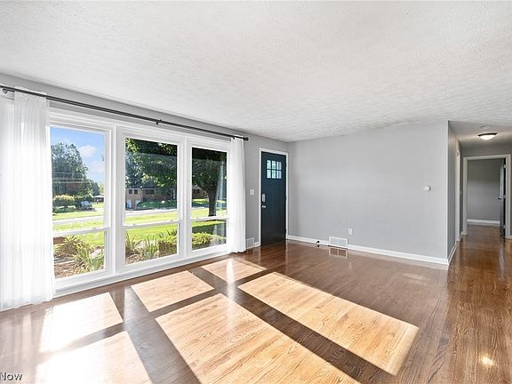 5th image of 289 Valley View Dr