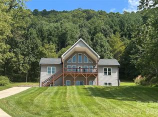 300 Green Meadow Ln, Mars Hill, NC 28754