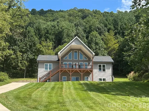 300 Green Meadow Ln, Mars Hill, NC 28754